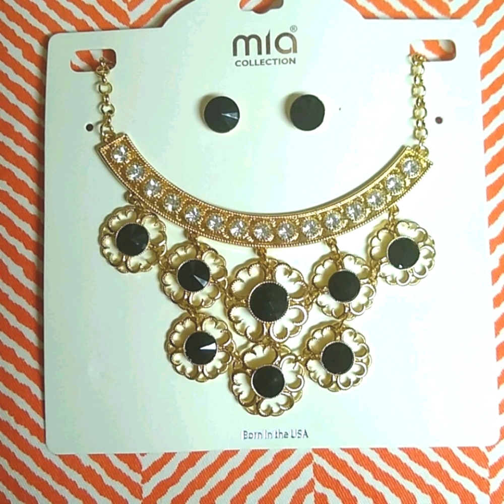 🐾 2 For $16 Black Gem & Bling Bib Choker Set